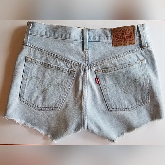 Women's Levi's Original 501 Buttonfly Shorts - Picture 7 of 8